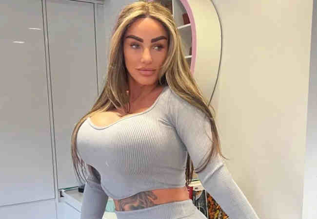 Katie Price, Büyük göğüslerinden dert yanıyor.