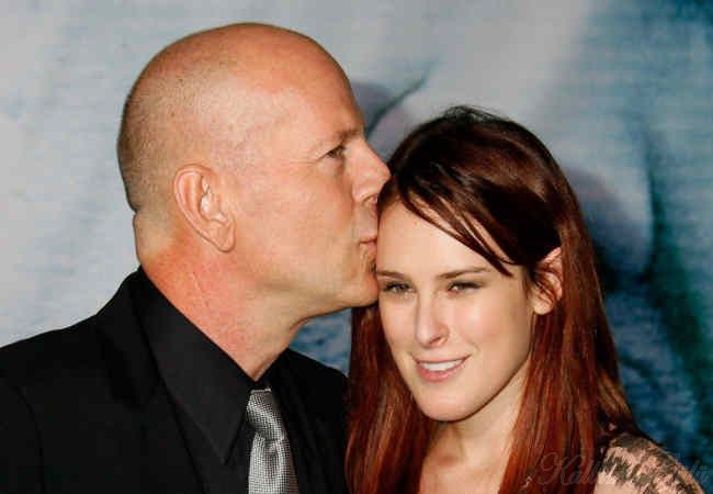 Rumer_Willis_babasi_Bruce_Willis_ile_gurur_duyuyor