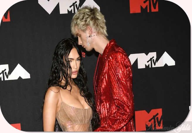 Megan Fox Şarkıcı Machine Gun Kelly'yi dışarı attı. : Magazin Haberleri!