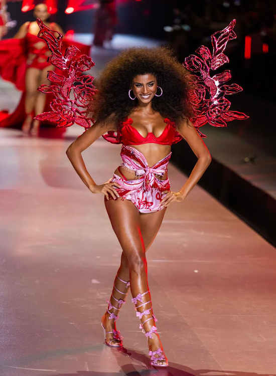 Meleklerin seksi görünümleri Victoria's Secret Fashion Show 2024.