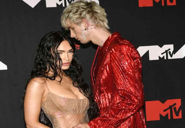 Ünlü Rapçı Machine Gun Kelly Dövme hatasını anlatıyor.