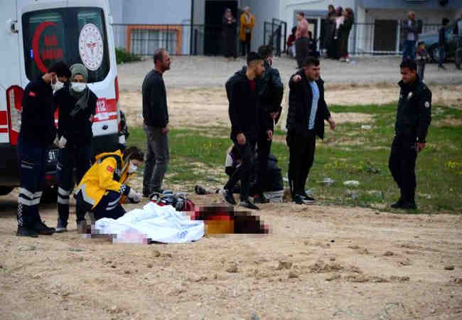 Adana'da Boşanmak isteyen eşini kızının gözü önünde Öldürdü.Güncel Haberler